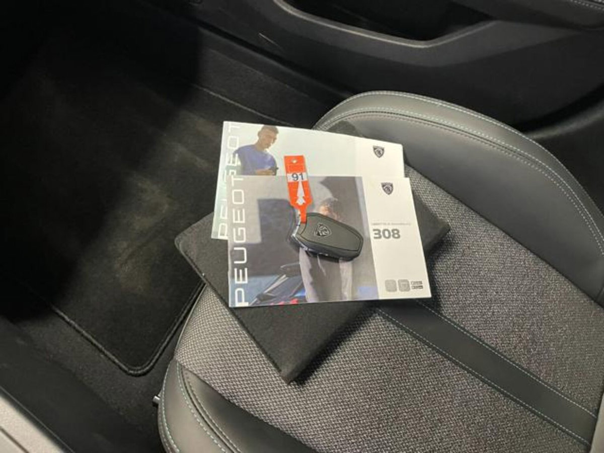 Peugeot 308 SW BlueHDi 130 S&S EAT8 Allure Pack (17)