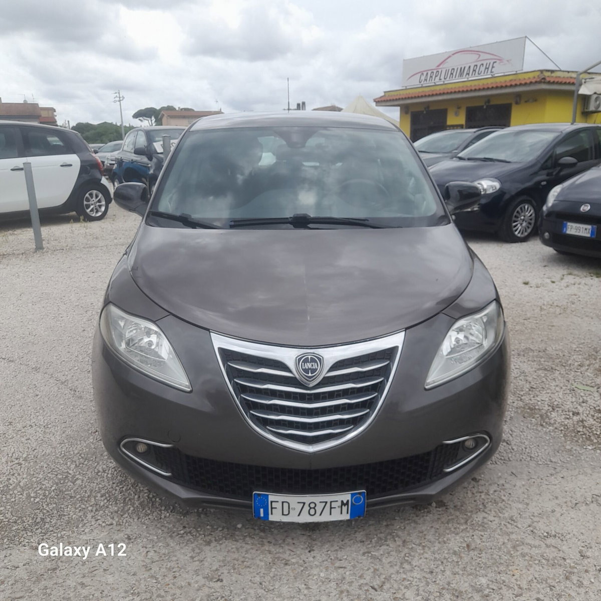 Lancia Ypsilon 1.2 69 CV 5 porte GPL Ecochic Gold (2)