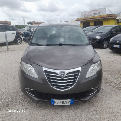 Lancia Ypsilon 1.2 69 CV 5 porte GPL Ecochic Gold (2)