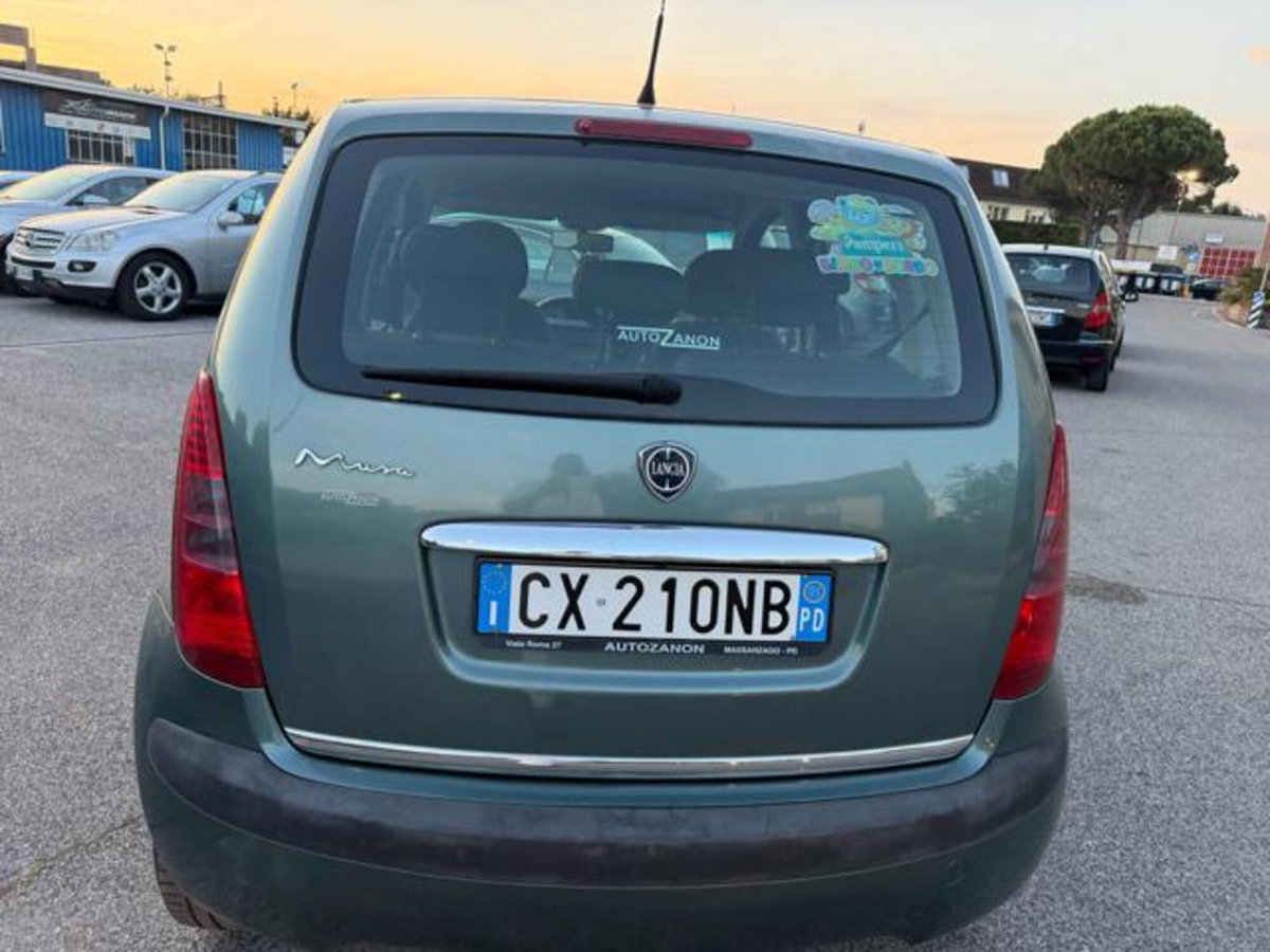 Lancia Musa 16V Platino Plus (8)