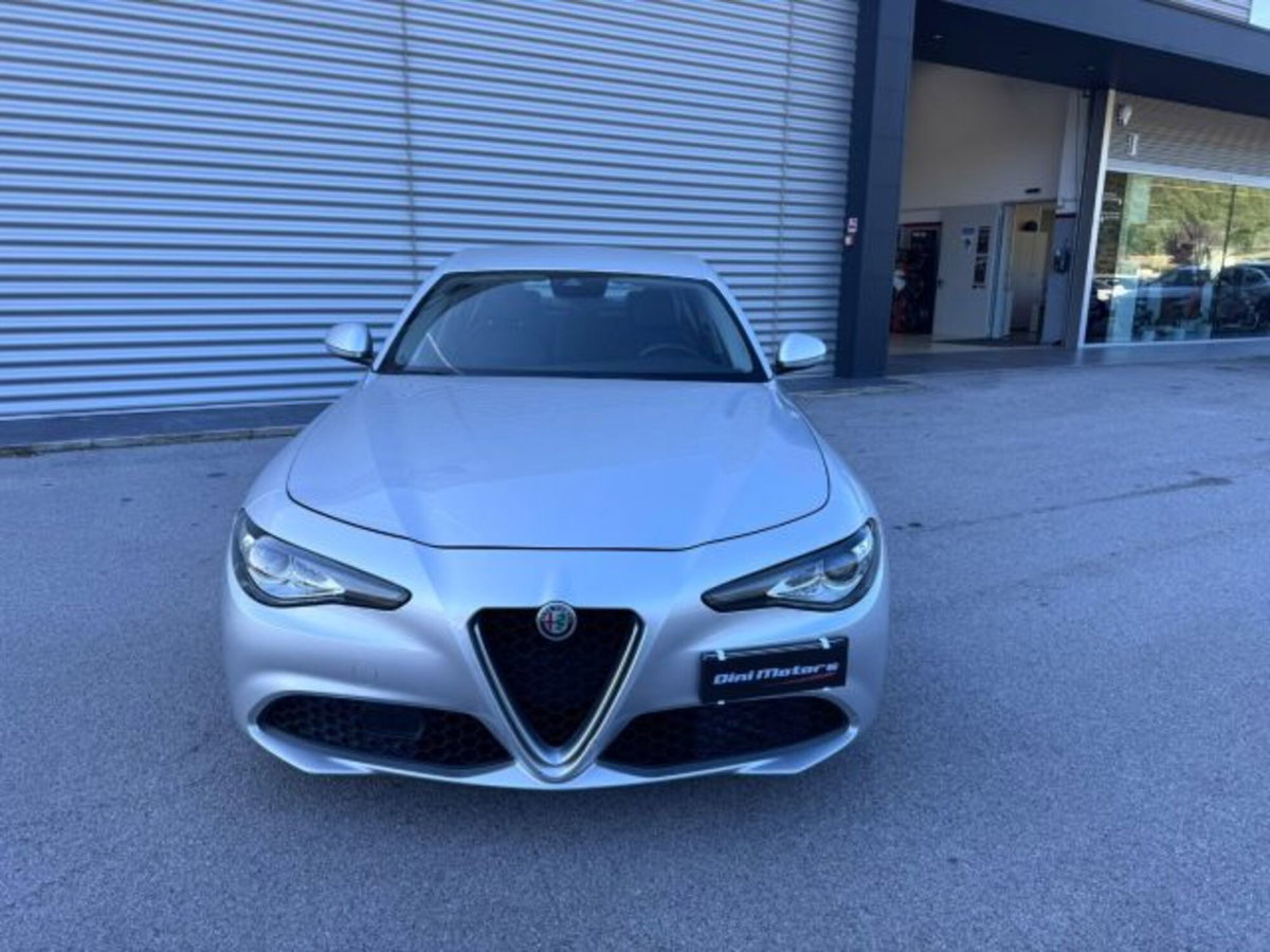 Alfa Romeo Giulia 2.2 Turbodiesel 150 CV AT8 Super (2)