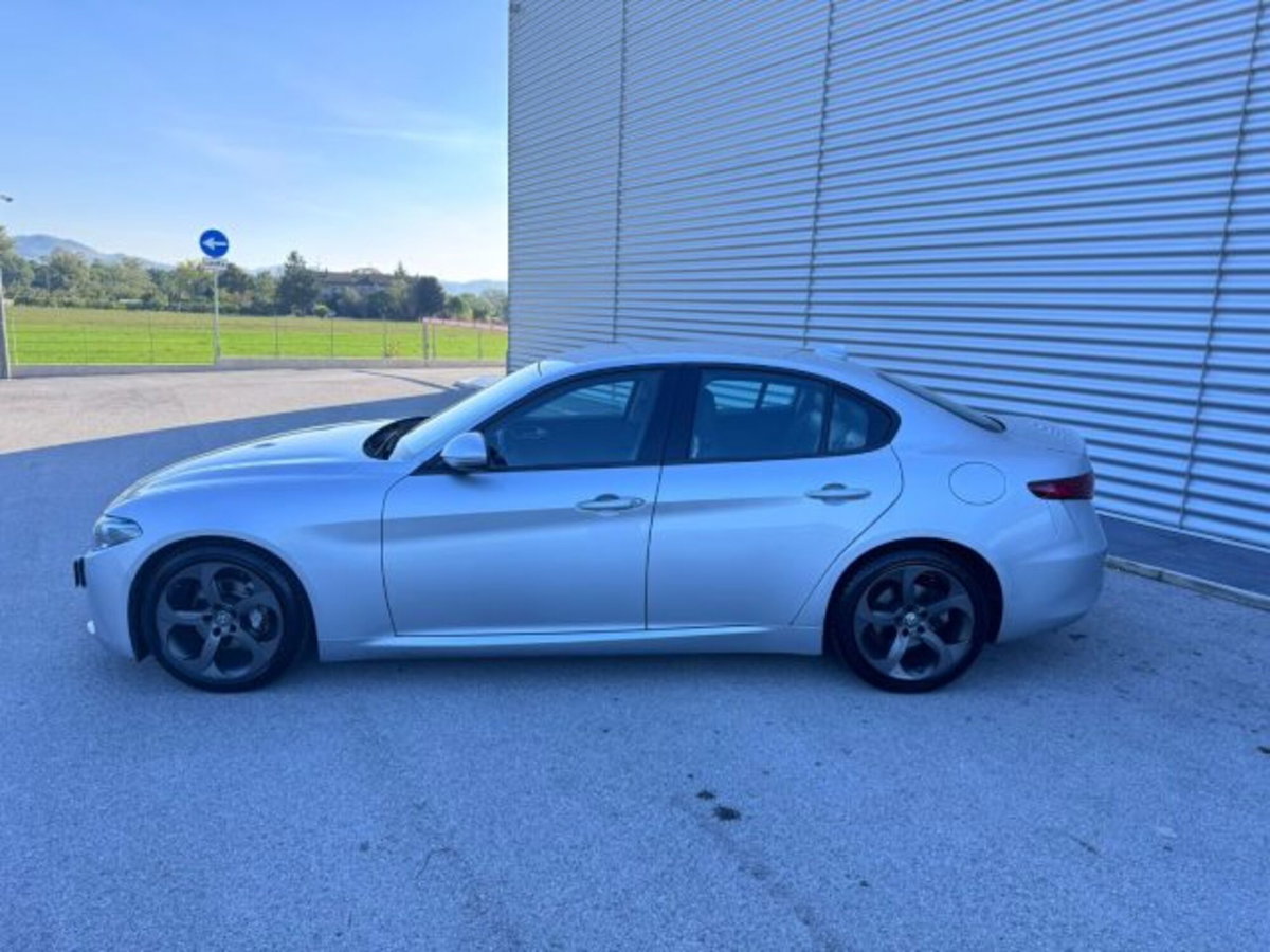 Alfa Romeo Giulia 2.2 Turbodiesel 150 CV AT8 Super (8)