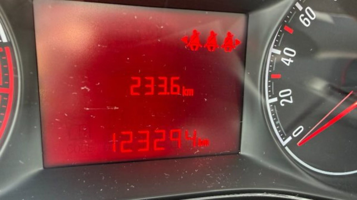 Opel Corsa 1.4 90CV GPL Tech 5 porte Cosmo (7)