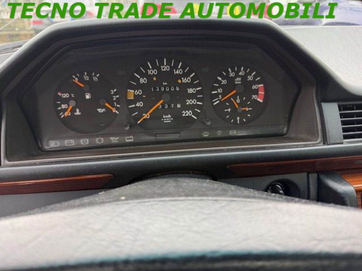 Mercedes-Benz 200 200 E (10)