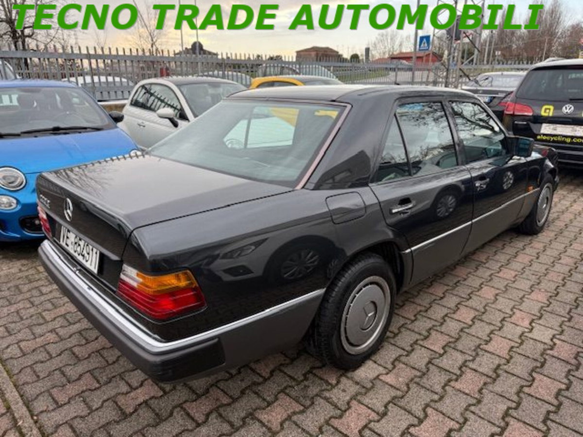 Mercedes-Benz 200 200 E (3)