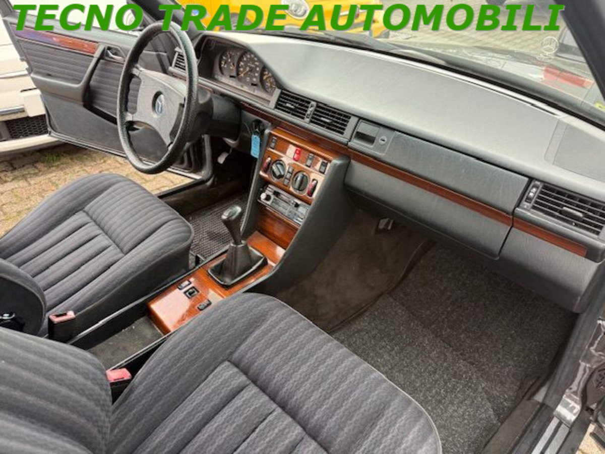 Mercedes-Benz 200 200 E (6)