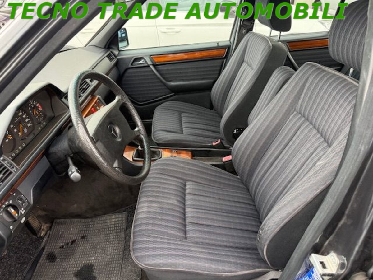 Mercedes-Benz 200 200 E (9)