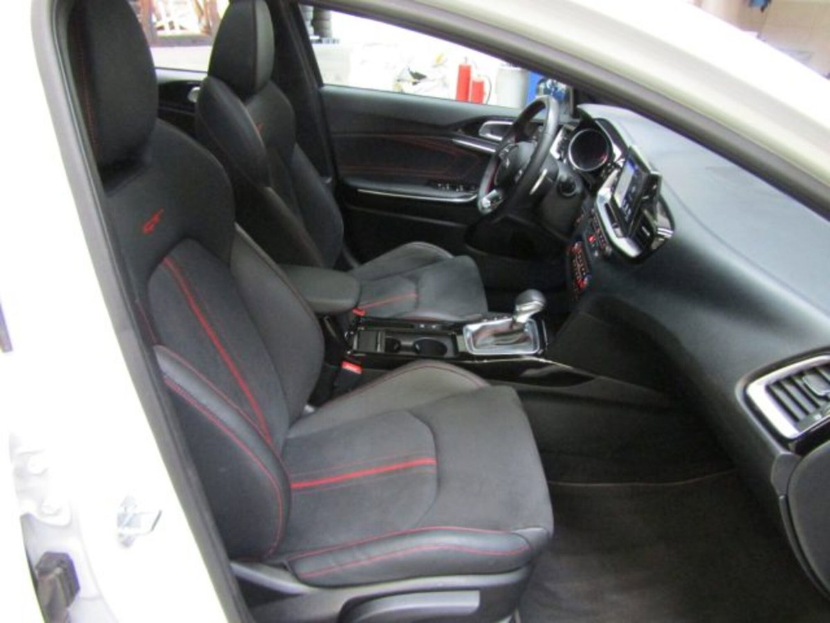 Kia Ceed 1.6 t-gdi GT 204cv dct (15)