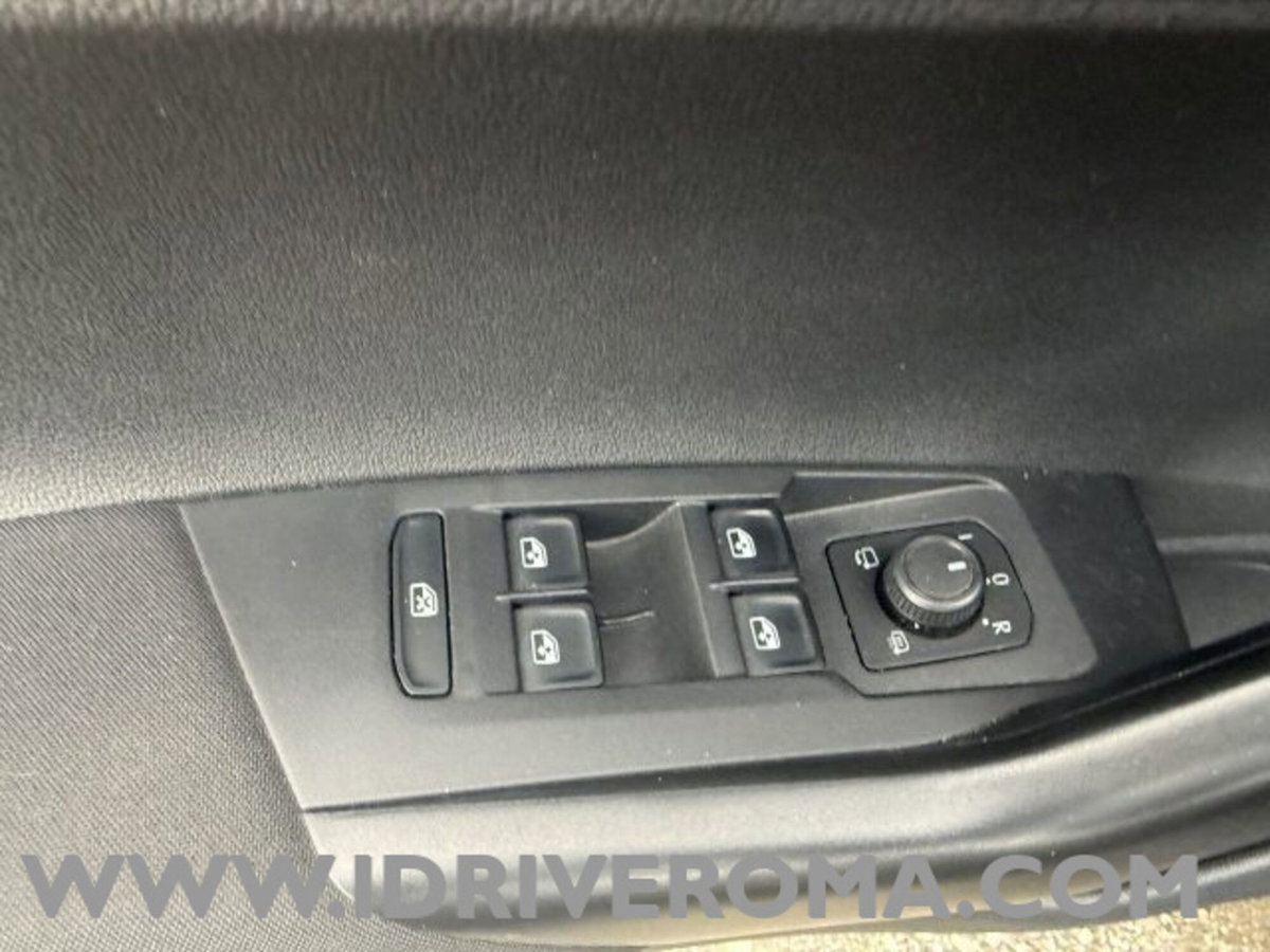 Volkswagen Polo 1.0 Edition 80cv (15)