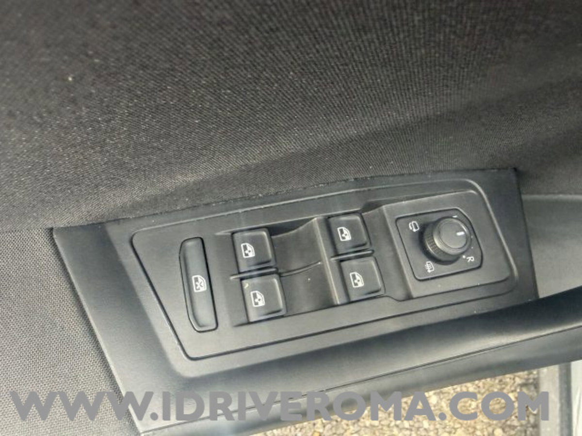 Volkswagen T-Roc 1.0 tsi Edition 110cv (13)