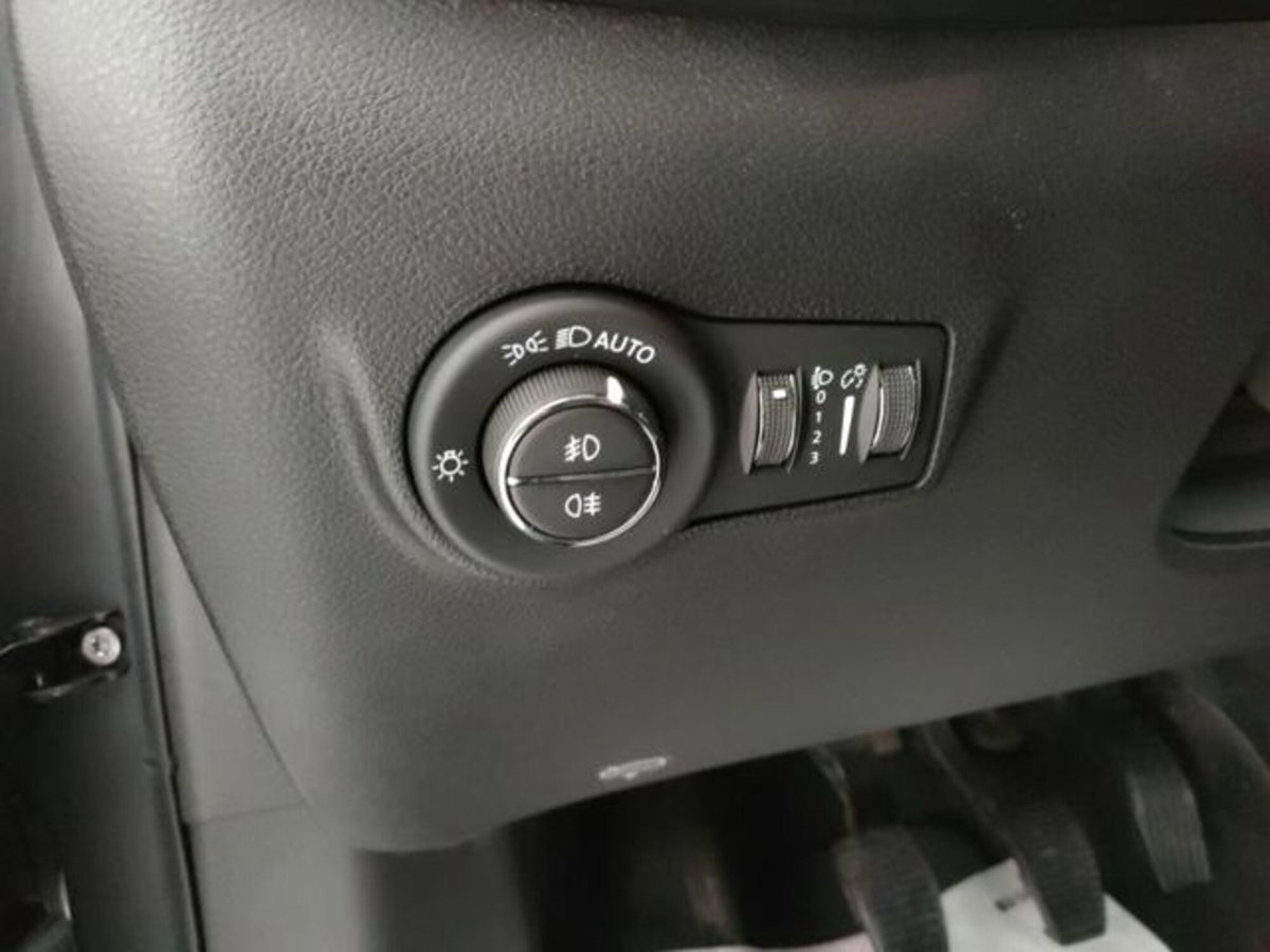 Jeep Compass 1.6 Multijet II 2WD Limited (6)