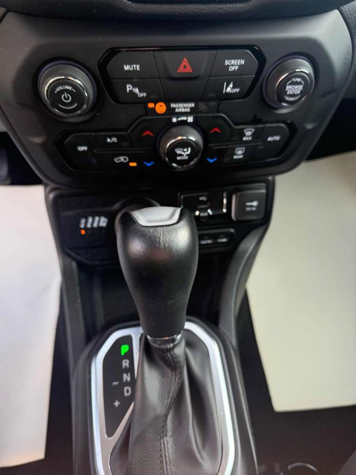 Jeep Renegade 1.3 T4 190CV PHEV 4xe AT6 Limited (10)
