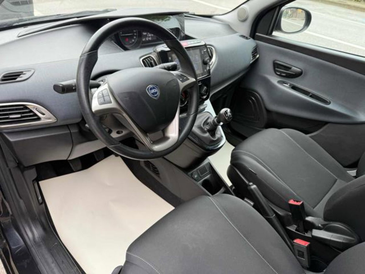 Lancia Ypsilon 1.0 FireFly 5 porte S&S Hybrid Gold Plus (7)