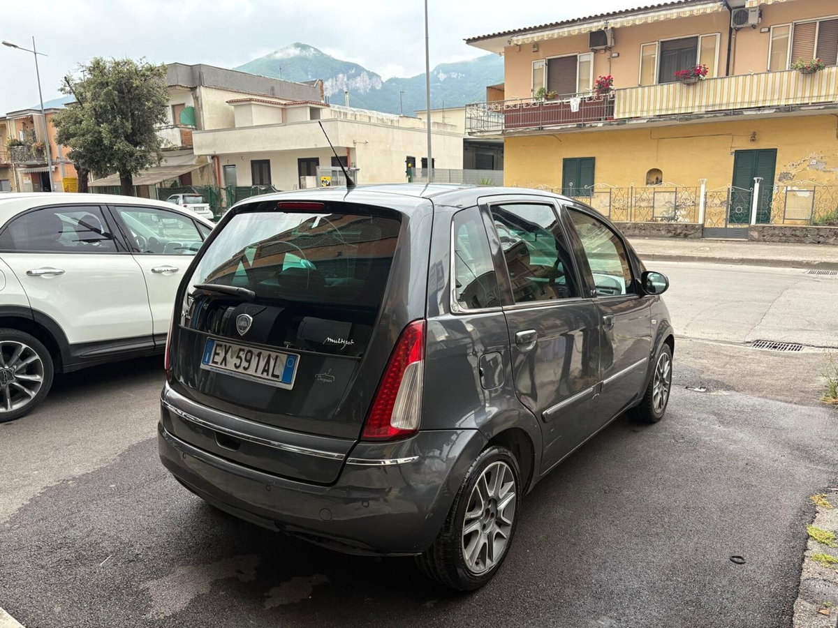 Lancia Musa 1.3 Mjt 95 CV DFN Gold (2)