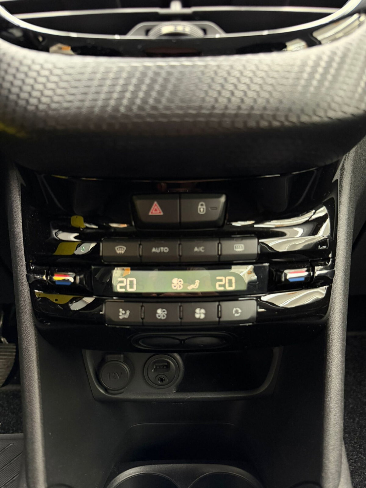 Peugeot 208 75 5 porte Allure (10)