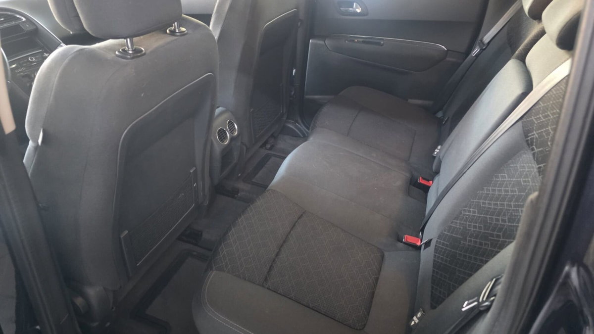 Peugeot 3008 1.6 HDi 115CV Active (14)