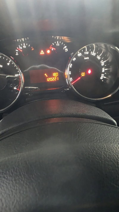 Peugeot 3008 1.6 HDi 115CV Active (15)
