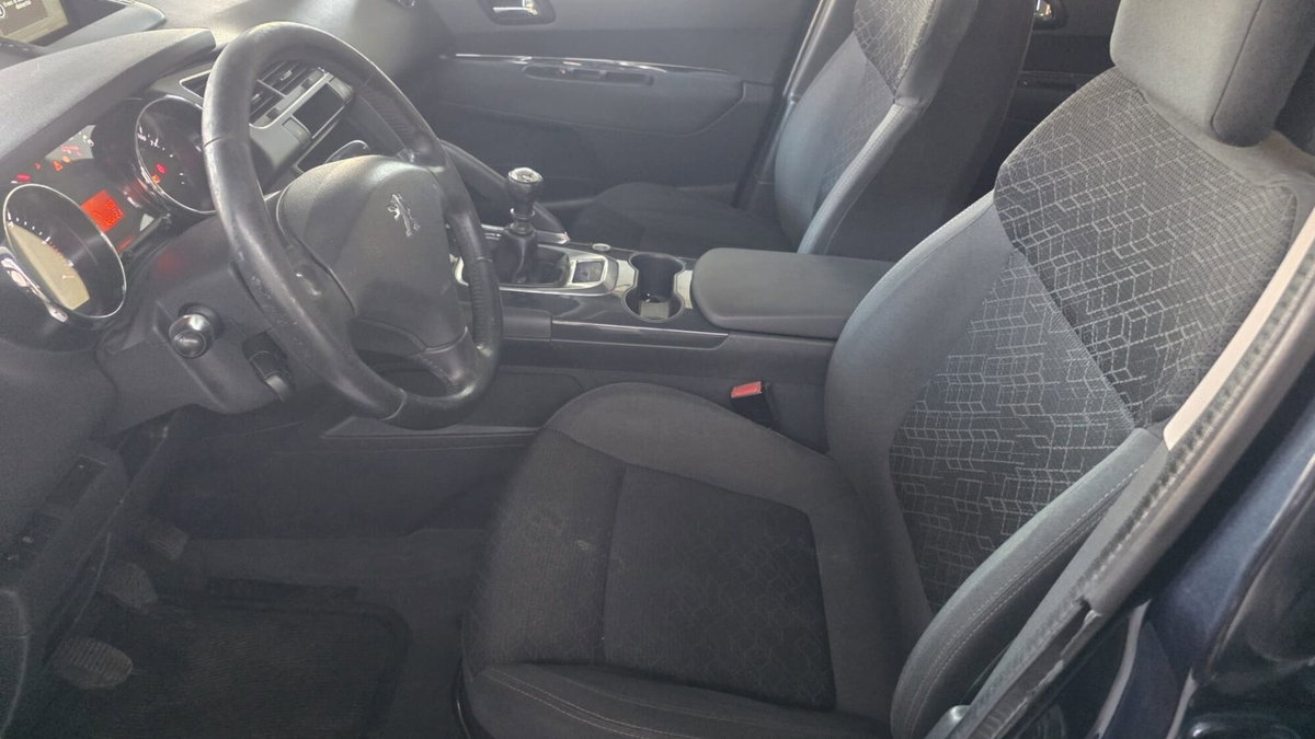Peugeot 3008 1.6 HDi 115CV Active (19)