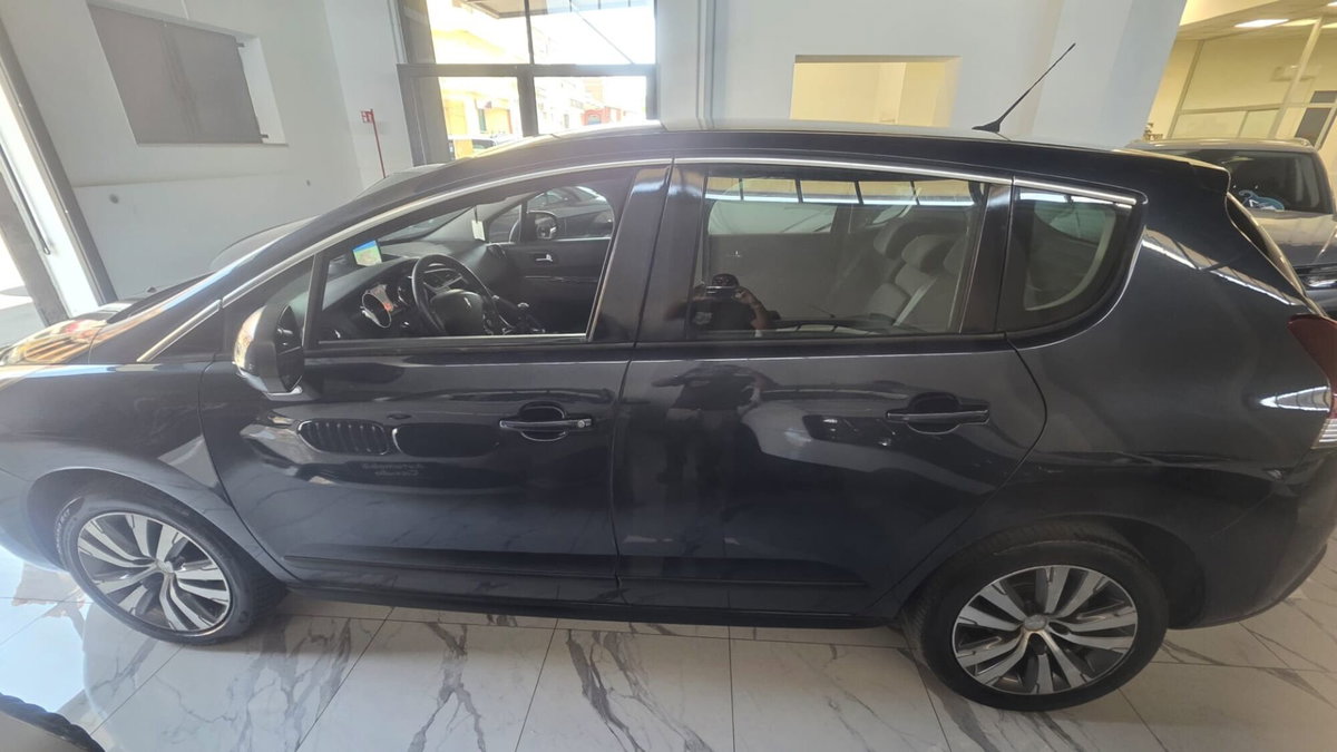 Peugeot 3008 1.6 HDi 115CV Active (5)