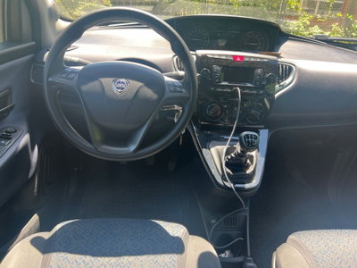 Lancia Ypsilon 1.0 FireFly 5 porte S&S Hybrid Gold Plus (14)