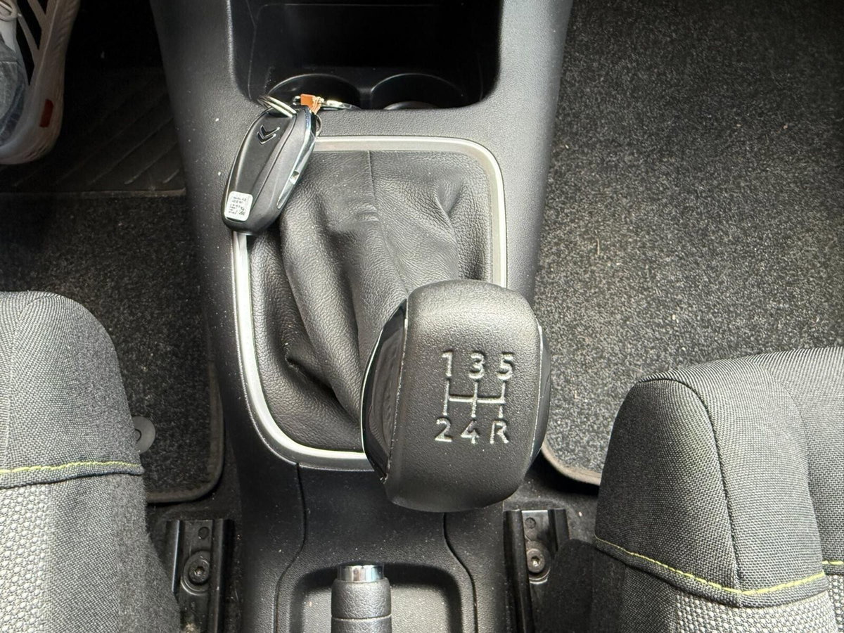 Citroen C3 BlueHDi 100 S&S Shine (17)