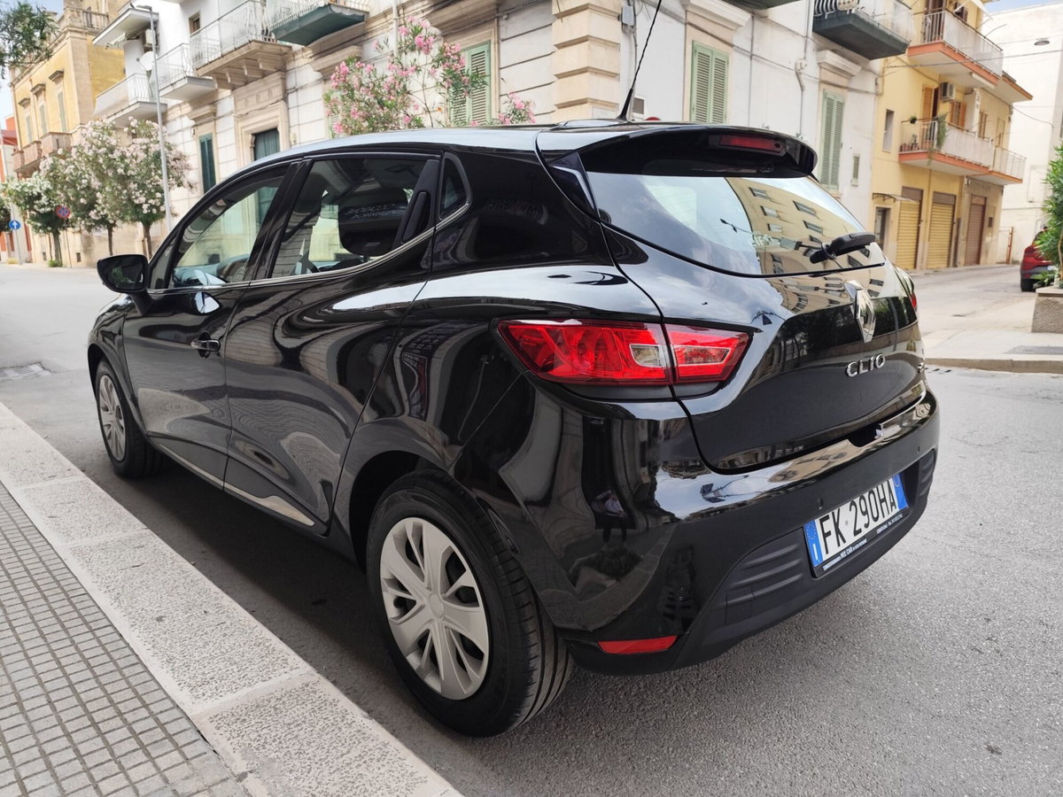 Renault Clio 1.5 dCi 75CV 3 porte Confort (10)