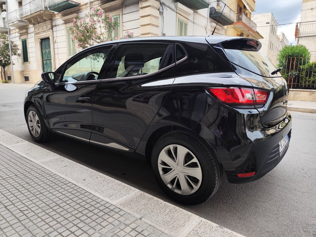 Renault Clio 1.5 dCi 75CV 3 porte Confort (9)