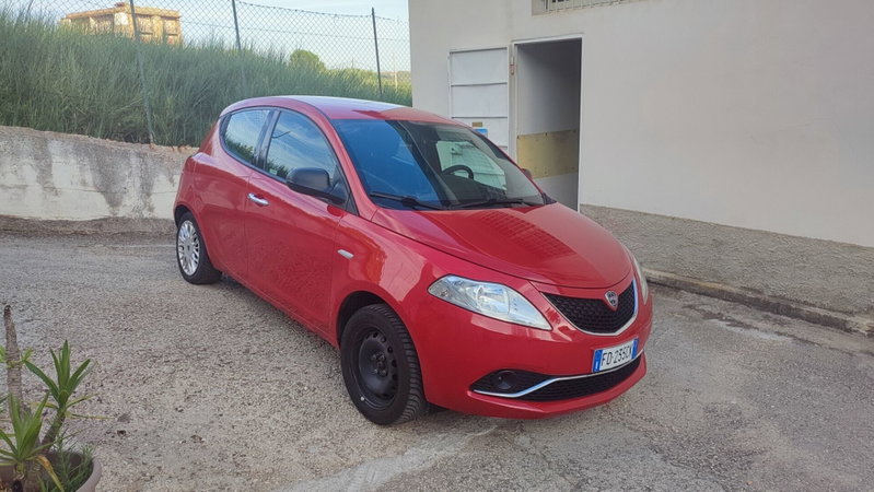 Lancia Ypsilon 1.2 69 CV 5 porte Silver