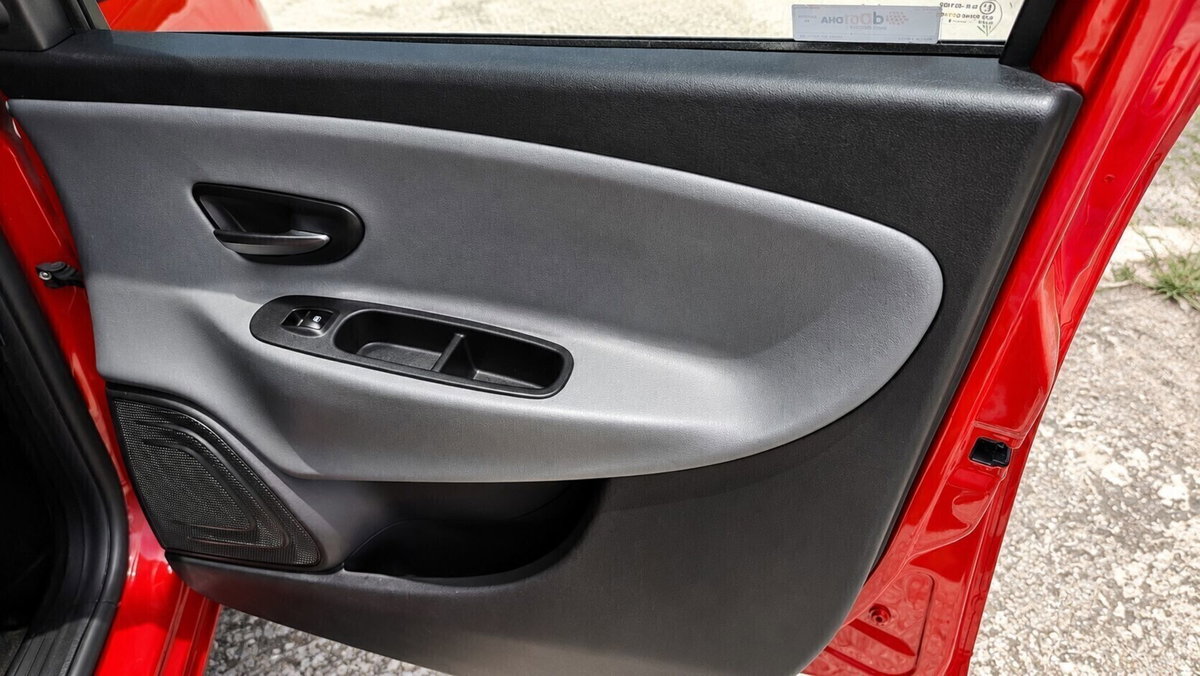 Lancia Ypsilon 1.2 69 CV 5 porte Silver (11)