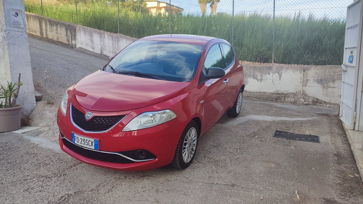 Lancia Ypsilon 1.2 69 CV 5 porte Silver
