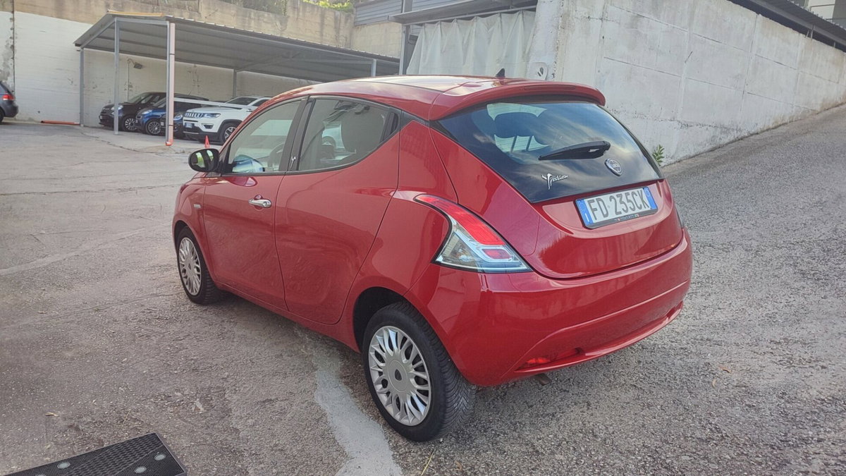 Lancia Ypsilon 1.2 69 CV 5 porte Silver (3)