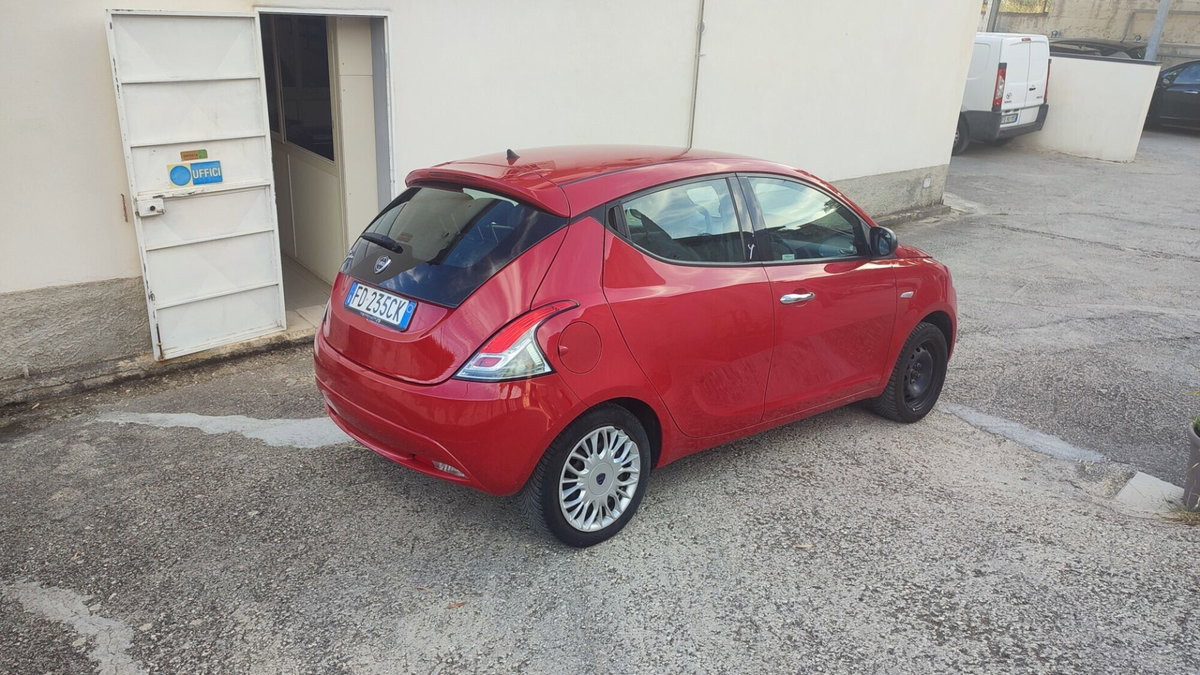 Lancia Ypsilon 1.2 69 CV 5 porte Silver (4)