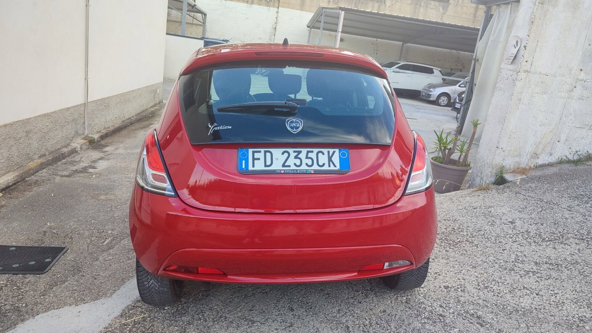 Lancia Ypsilon 1.2 69 CV 5 porte Silver (5)