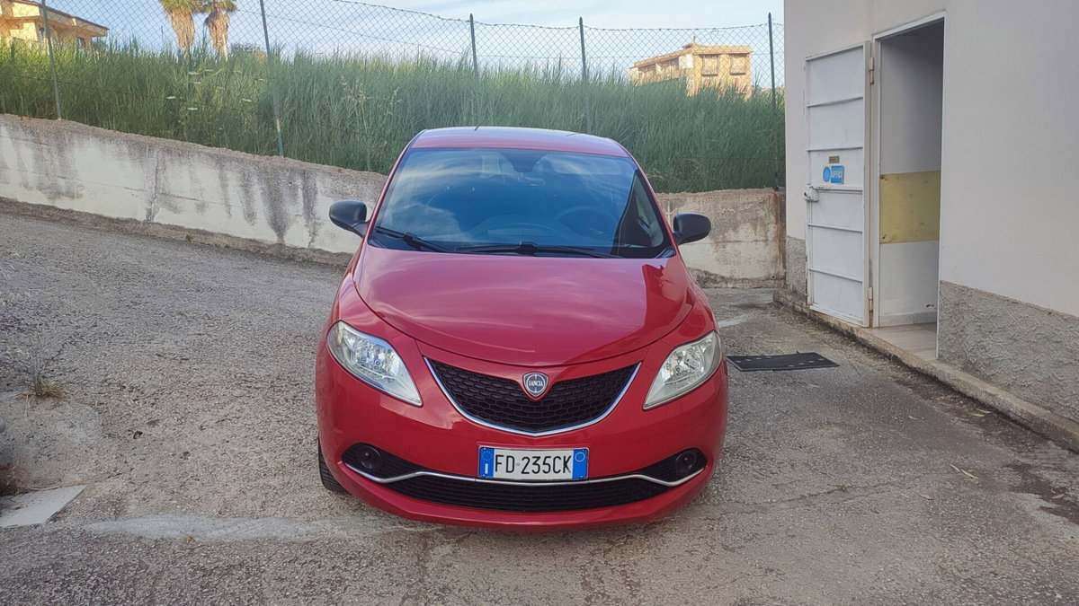 Lancia Ypsilon 1.2 69 CV 5 porte Silver (6)