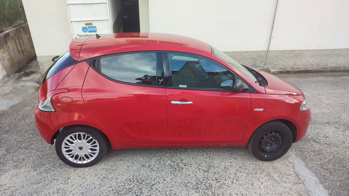 Lancia Ypsilon 1.2 69 CV 5 porte Silver (7)