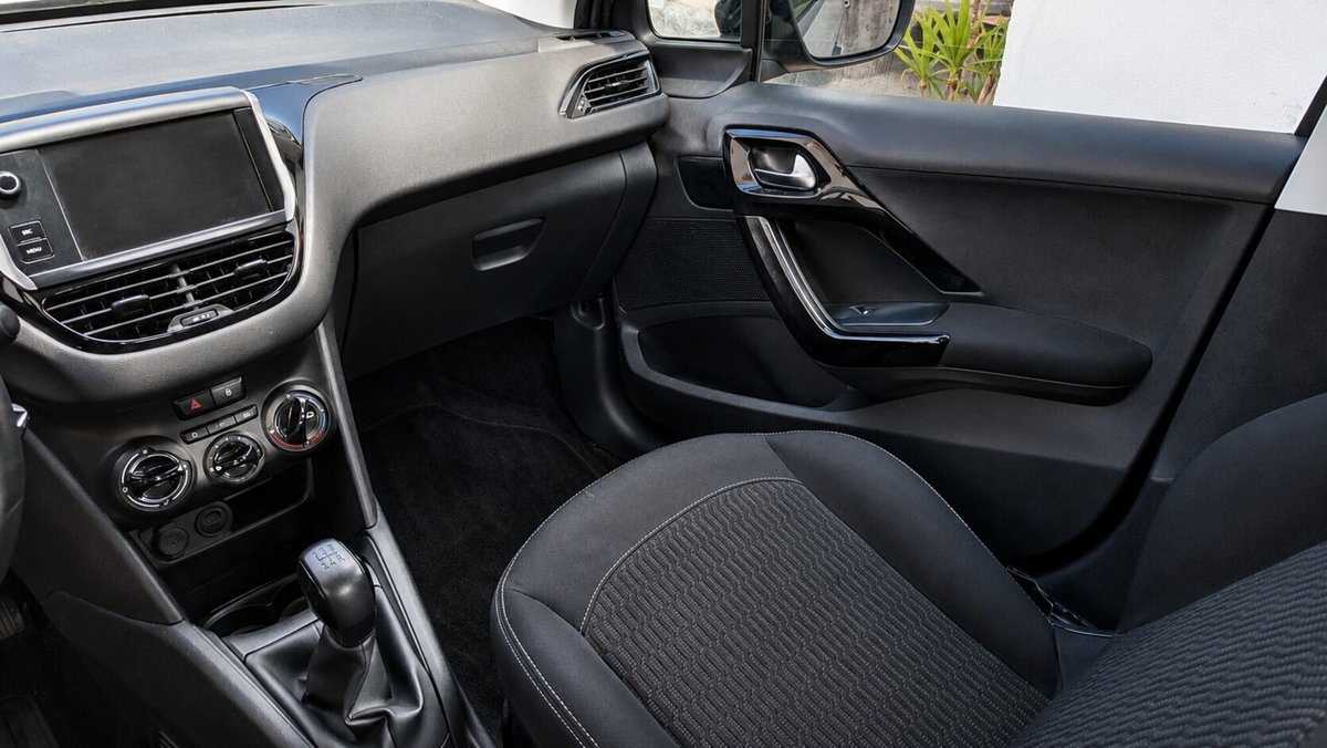 Peugeot 208 BlueHDi 100 Stop&Start 5 porte GT (11)