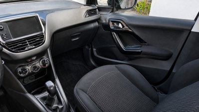 Peugeot 208 BlueHDi 100 Stop&Start 5 porte GT (11)