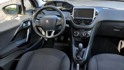 Peugeot 208 BlueHDi 100 Stop&Start 5 porte GT (13)