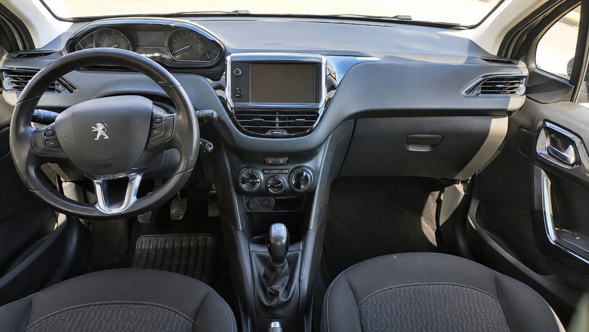 Peugeot 208 BlueHDi 100 Stop&Start 5 porte GT (14)