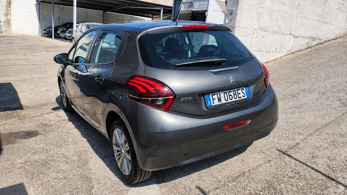 Peugeot 208 BlueHDi 100 Stop&Start 5 porte GT (5)