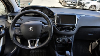 Peugeot 208 BlueHDi 100 Stop&Start 5 porte GT (8)