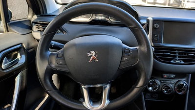 Peugeot 208 BlueHDi 100 Stop&Start 5 porte GT (9)