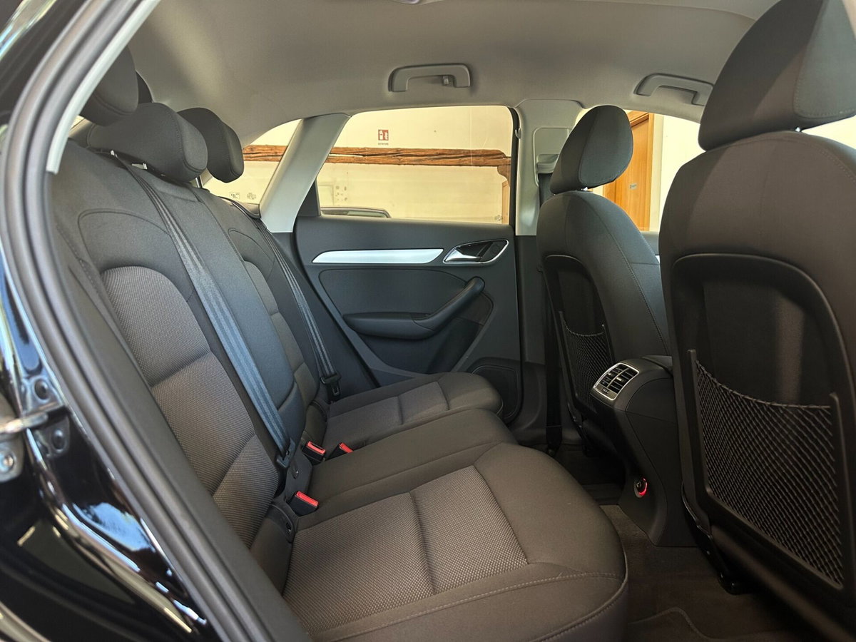 Audi Q3 2.0 TDI 120 CV Business (10)