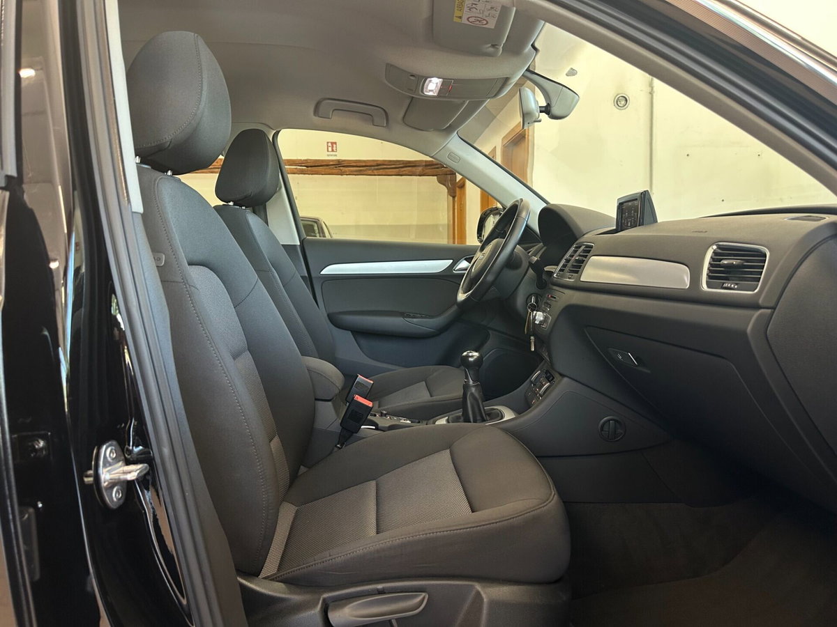Audi Q3 2.0 TDI 120 CV Business (11)