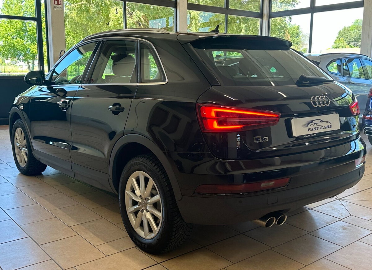 Audi Q3 2.0 TDI 120 CV Business (4)