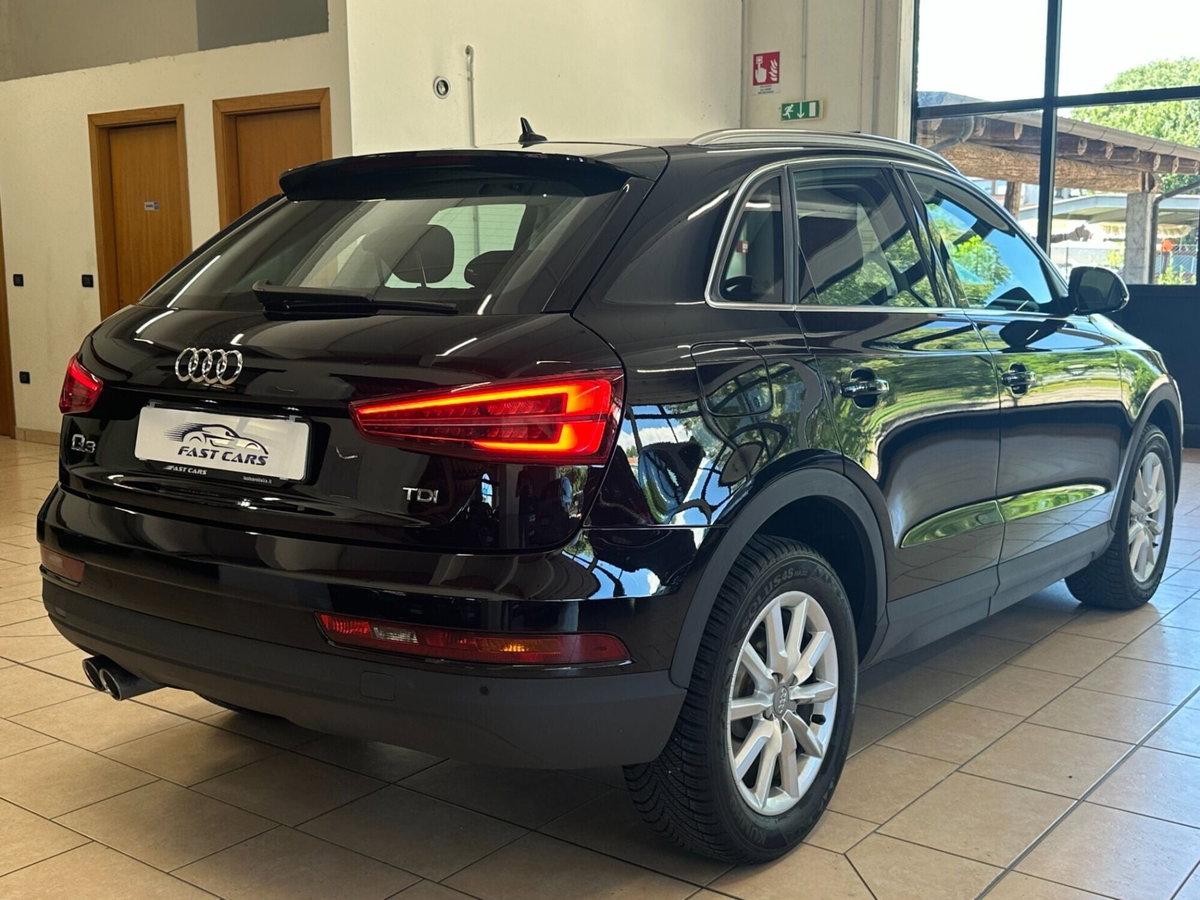 Audi Q3 2.0 TDI 120 CV Business (6)