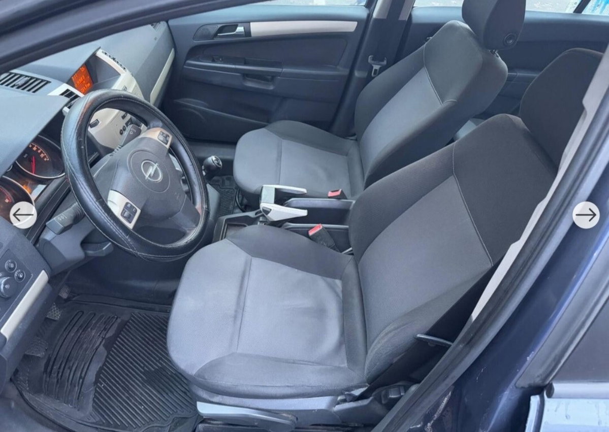 Opel Zafira 1.6 16V VVT Cosmo (4)