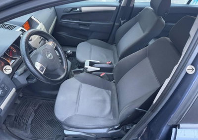 Opel Zafira 1.6 16V VVT Cosmo (4)