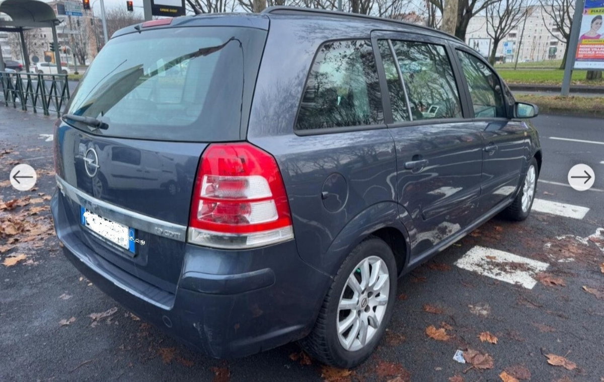 Opel Zafira 1.6 16V VVT Cosmo (6)