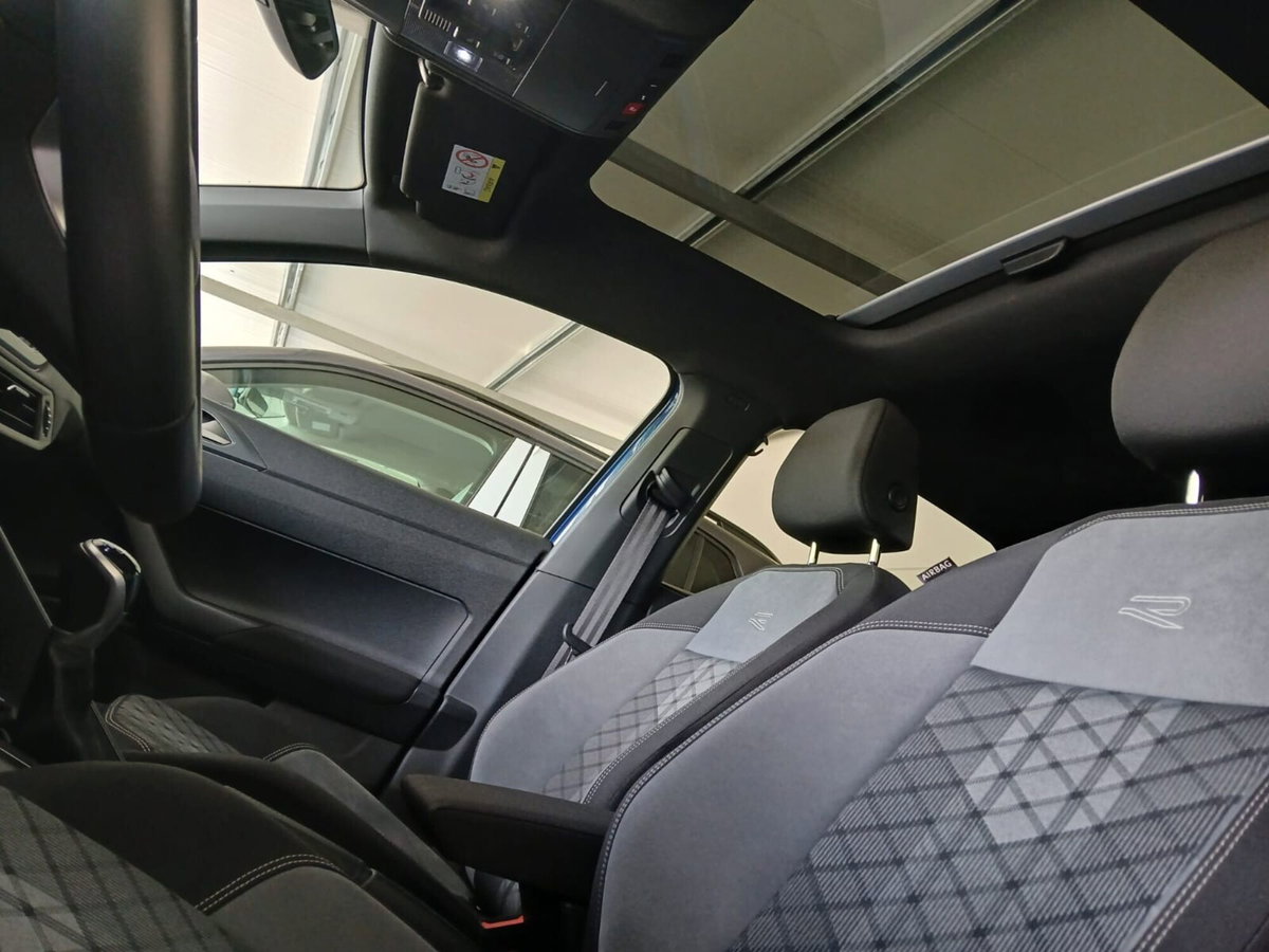 Volkswagen Taigo 1.0 tsi R-Line 115cv (9)